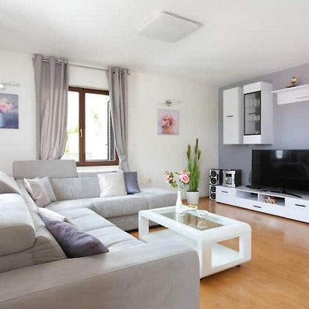 Holiday Home Mons Aureus Gornje Sitno Exterior foto