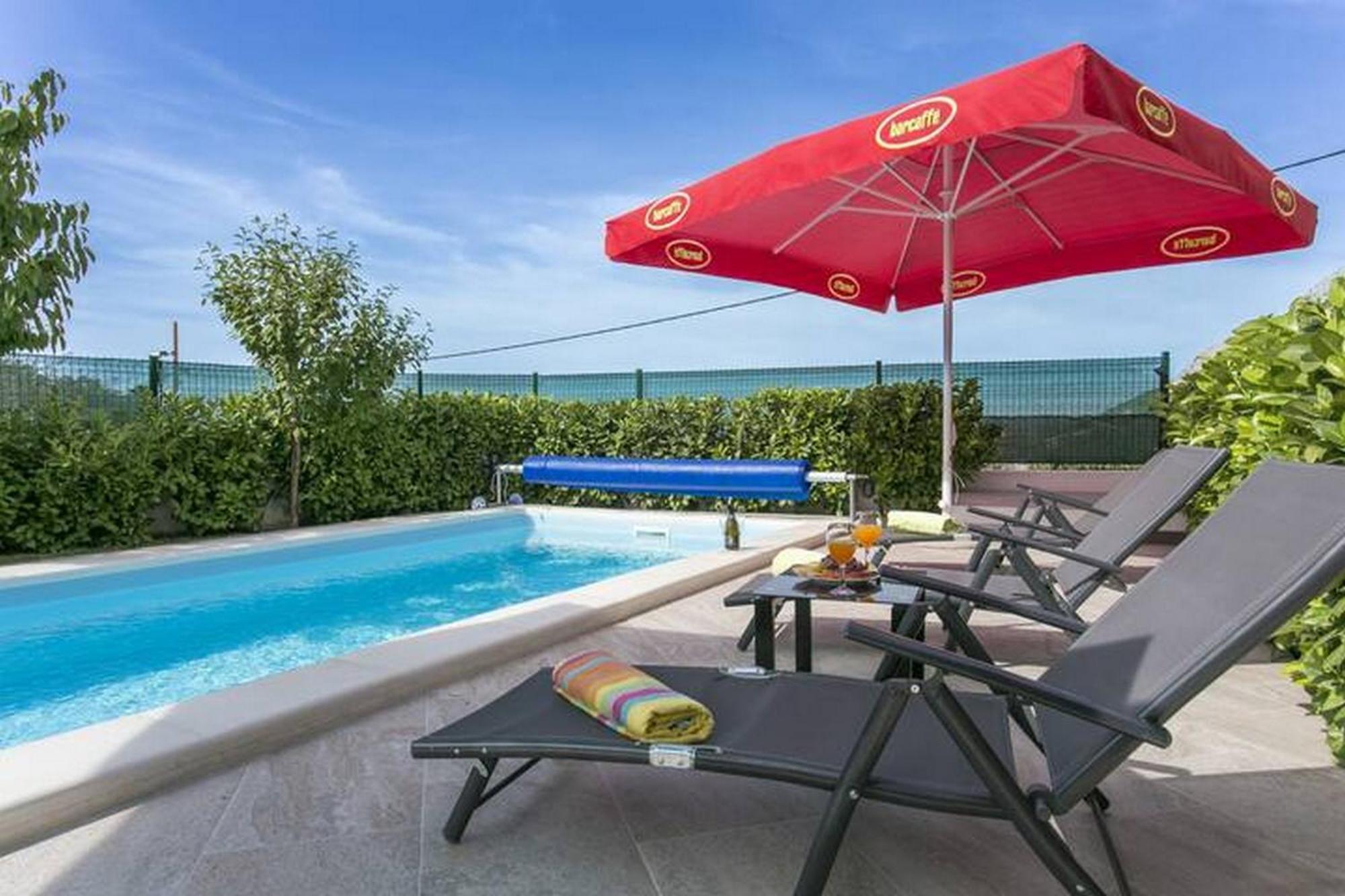 Holiday Home Mons Aureus Gornje Sitno Exterior foto